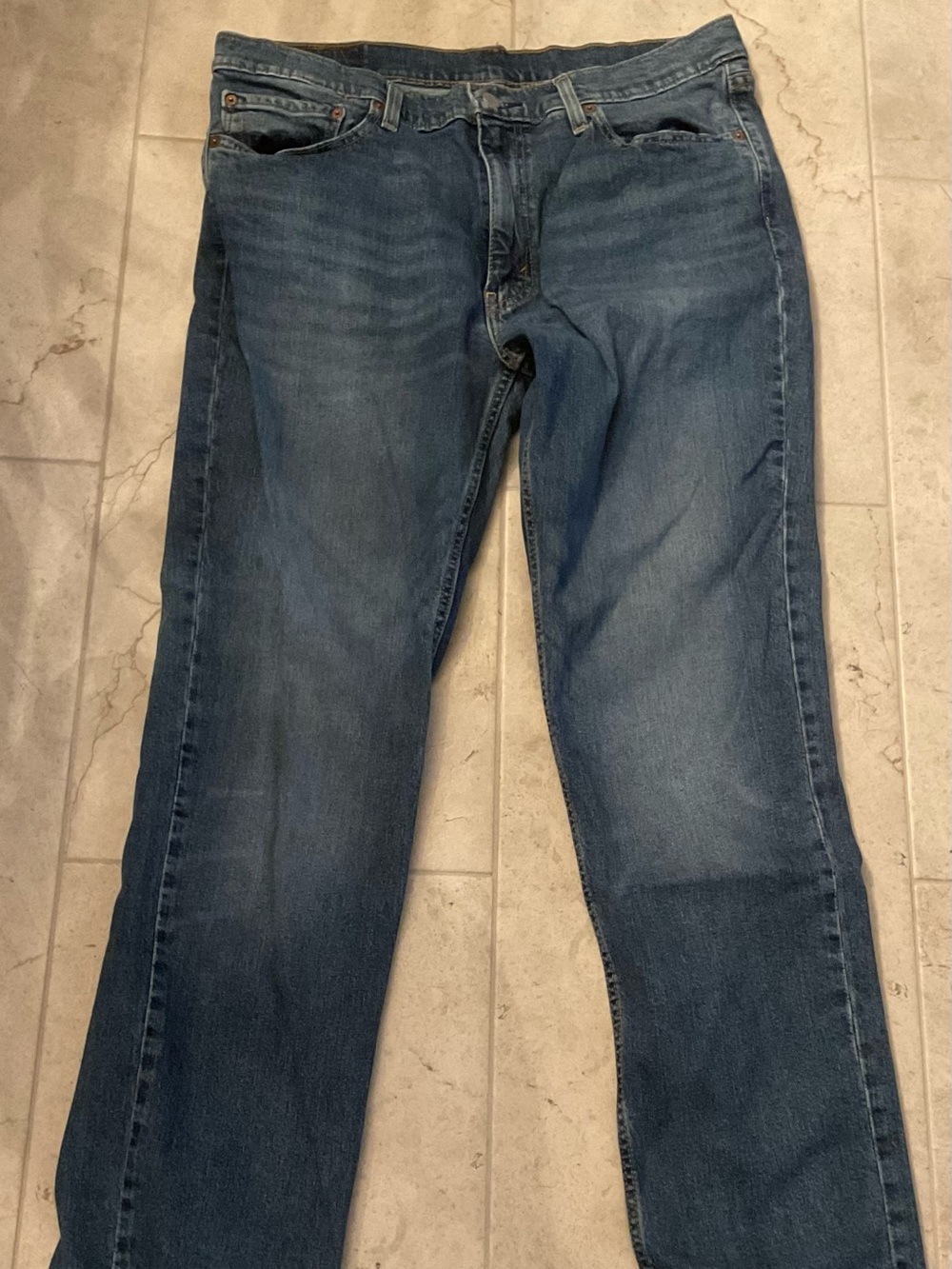 Levi's Men's Straight Jeans in Medium Blue Wash